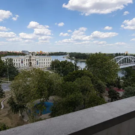 Roosevelt Grand Panorama Bestern Apartmán *